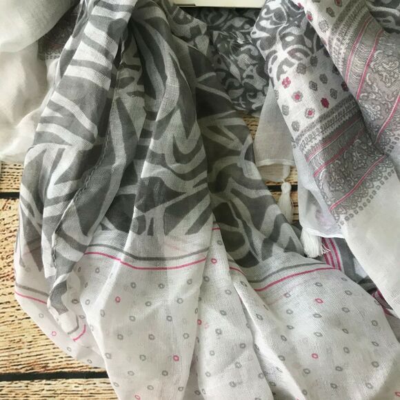 NWT Ale-Hop Womens Fashion Scarf Printed Lightweight Tassel Boho - Picture 2 of 5